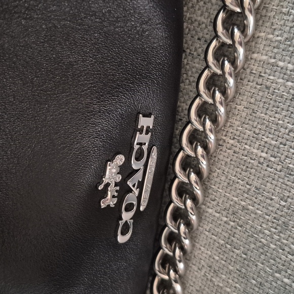 Coach Black Leather Shoulder Bag ..LIKE NEW - Picture 2 of 8